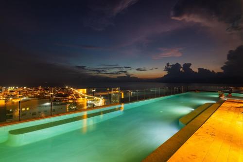 Swimming pool, Espectacular Vista al Mar and Historic Center 2BR in Villa Barraza