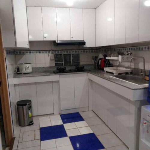 CheapEntireHouse Mel Place in Mandaue with Netflix for 5pax or more in Consolacion