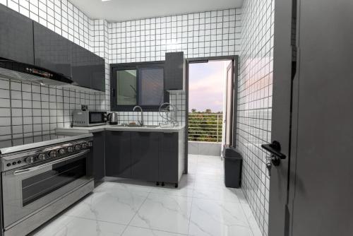 廚房, A J Residences in 布魯夫特