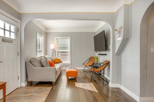 Dog-friendly Home Near Hospitals and Red Rocks! in Englewood, USA