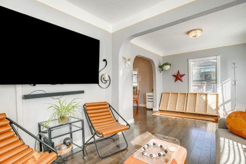 Dog-friendly Home Near Hospitals and Red Rocks! in Englewood, USA