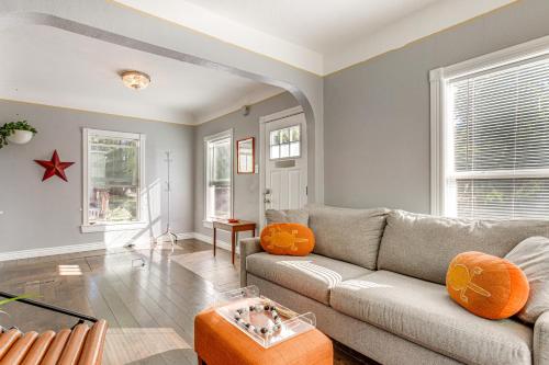 Dog-friendly Home Near Hospitals and Red Rocks! in Englewood, USA