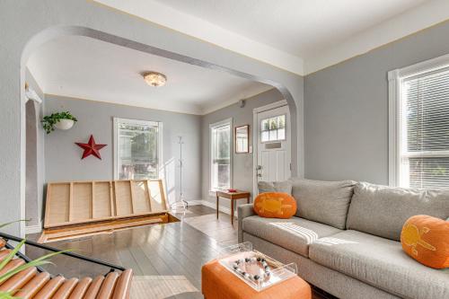 Dog-friendly Home Near Hospitals and Red Rocks! in Englewood, USA
