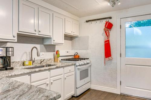 Near Hospitals and Red Rocks Dog-Friendly Home! in Englewood (CO)