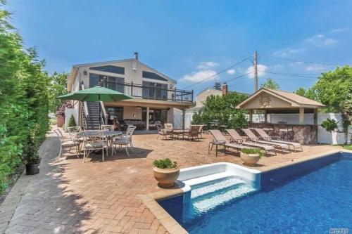 Waterfront Paradise on Long Island in Massapequa, USA