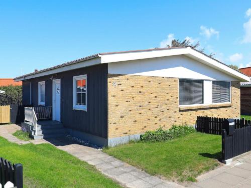 6 person holiday home in L kken