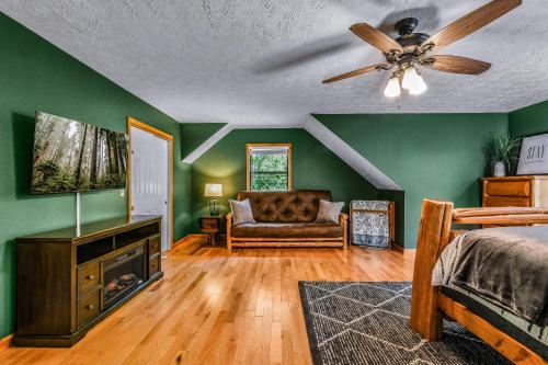 Pure & Simple cabin in Pittman Center