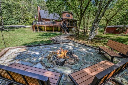 Pure & Simple cabin in Pittman Center