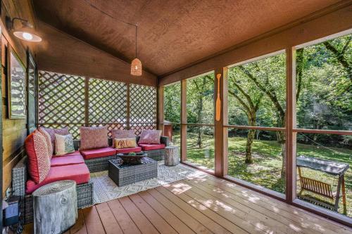 Balcony/terrace, Pure & Simple cabin in Pittman Center