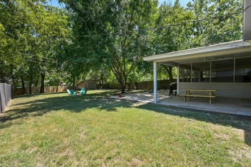 Luxury 5BD 5min DownTown Airport and Firepit BBQ in Austin, USA