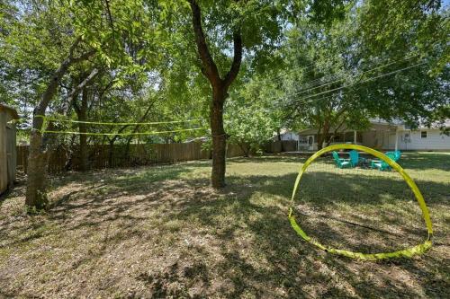 Luxury 5BD 5min DownTown Airport and Firepit BBQ - image 4