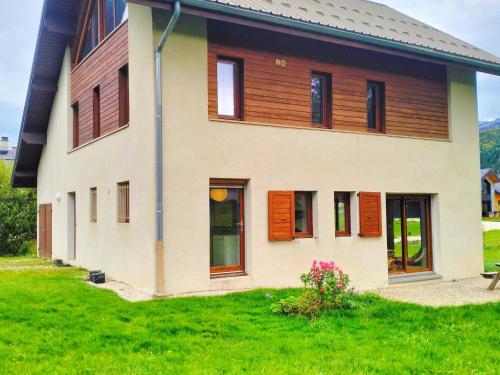 Maison spacieuse à Corrençon avec terrasse et jardin, 4 chambres - FR-1-761-1 gîte à louer Bois de la Loubière