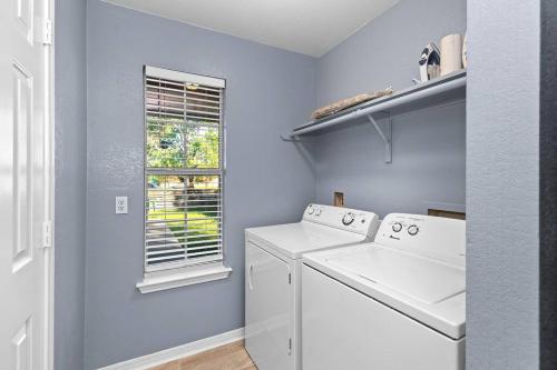 Luxury farmhouse - 10 min from DT - sleeps 10 in Austin, USA