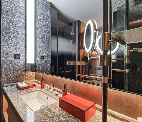 room detail thumbnail 2