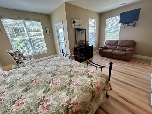 Blue Dolphin Home - image 5