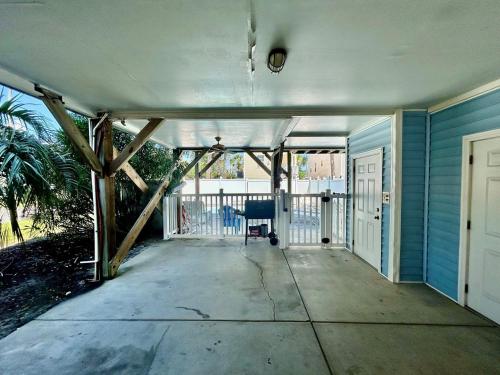 Blue Dolphin Home - image 11