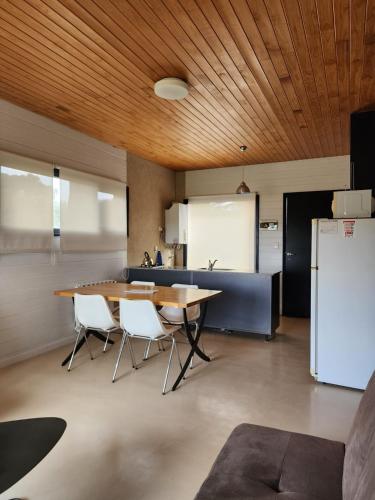 virtuve, Casa Cortés Golf - Exclusivo Adultos - Solo con Reserva y Aceptación de Reglamento (Casa Cortes Golf - Exclusivo Adultos - Solo con Reserva y Aceptacion de Reglamento) in Sierra De La Ventana