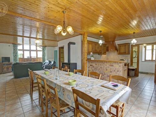 Gite de charme pour 11 pers. avec animaux admis et poele a bois, Livradois-Forez - FR-1-496-148 in Charbonnieres-les-Bains