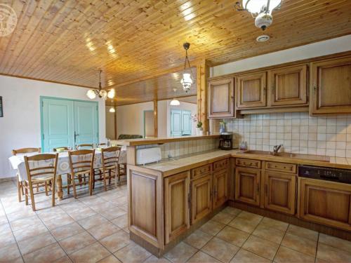 Gite de charme pour 11 pers. avec animaux admis et poele a bois, Livradois-Forez - FR-1-496-148 in Charbonnieres-les-Bains