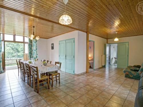 Gite de charme pour 11 pers. avec animaux admis et poele a bois, Livradois-Forez - FR-1-496-148 in Charbonnieres-les-Bains