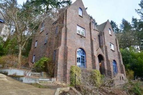 Castle Estate in SW Portland minutes from Downtown