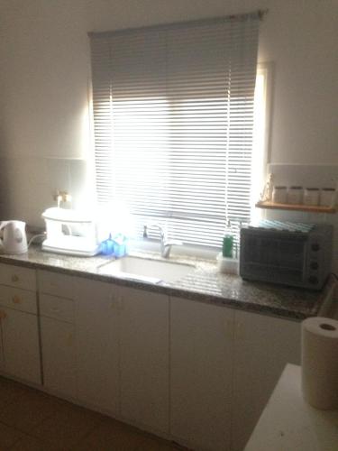 Ēdiens un dzērieni, Yaakov's Apartment in Migdala Haemeka