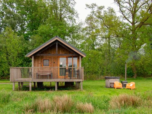 Wellness Lodge in Dutch Meadows with Hot Tub