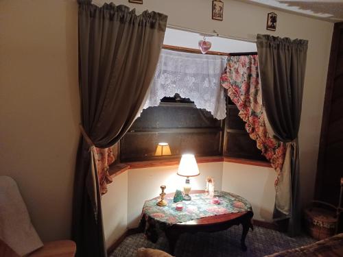 NO- MEDIA- RETRO- Antique Rose Garden Fireplace Suite in Groveland, USA