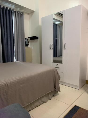 Comfy Studio unit with Wi-fi, Las Piňas City, parking rent optional, Manila (fotografie 10)