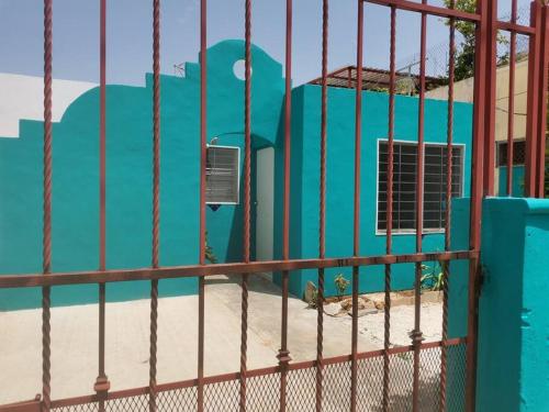 Casa Turquesa enfrente de parque in Mérida, Mexico