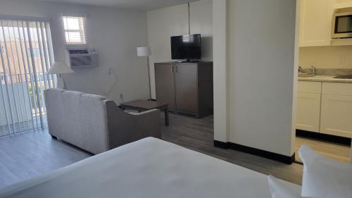 MC Pacific Inn & Suites Torrance – Torrance, CA