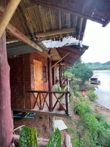 Yensabai Bungalow River view in Nong Khiaw
