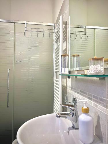 Triple Room with Private Bathroom image 8
