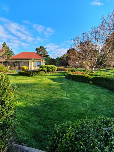 Hamlet Downs Country Accommodation - 정원