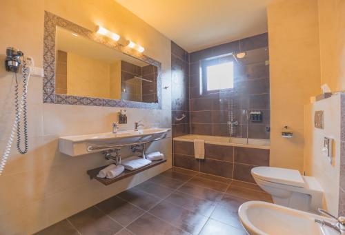 APLEND Wellness Hotel Borovica - 화장실