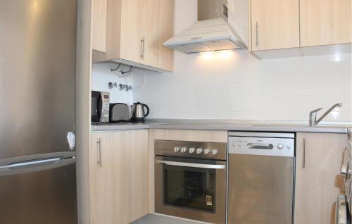 virtuve, Cozy Apartment In Torre Pacheco With Wifi in Lo Ferro
