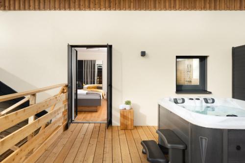 ג'קוזי, Das Weinkitz in לויפרסדורף