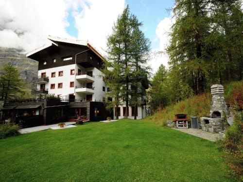 Contemporary Apartment in Breuil-Cervinia near Ski Area