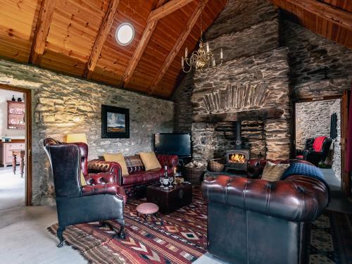 Traditional style thatched cottage in Kenmare in Raycoslough