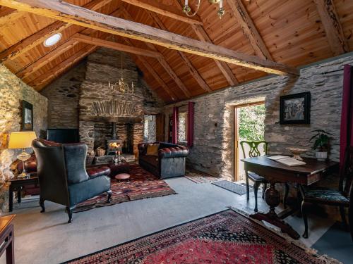 Traditional style thatched cottage in Kenmare in Raycoslough