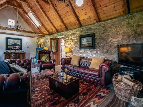 Traditional style thatched cottage in Kenmare in Raycoslough