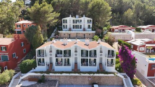 Desmais Apartments - image 2
