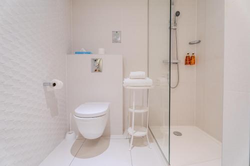 Standard Double Room image 5