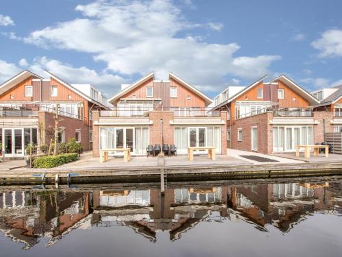  Lake View apartment with dishwasher close to Amsterdam in Uitgeest