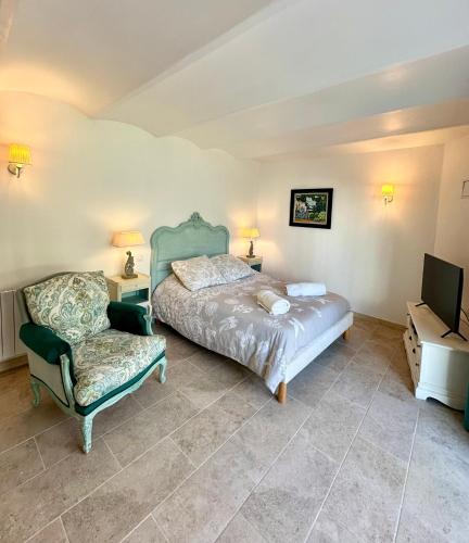 T2 Centre-Ville avec Grand Espace Vert - 15mn des Plages in Lemasson