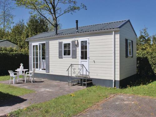 Chalet with garden near Wadden Sea in Tzummarum