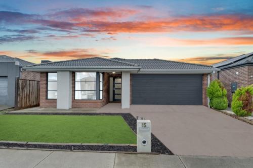 Ensuite Room truganina 20 min CBD Airport in Werribee