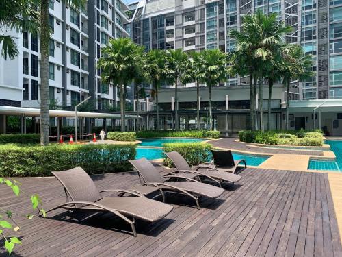 V Residence Suites Homestay 6pax Linked to Sunway Velocity Mall MRT LRT Maluri & Cochrane KLCC View Kuala Lumpur, Kuala Lumpur