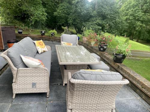 Balcony/terrace, 3 Bedroom Lodge Hotub pool in Horsley Surrey UK in East Horsley