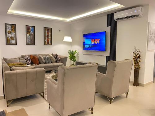 Luxury 2 bedrooms Labone Loft suites in ลาโบเน